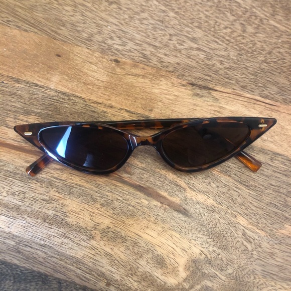 🔥 2/$20 ✨ Vintage Cat Eye Sunglasses - Picture 5 of 8